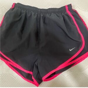 black w pink outline Nike shorts